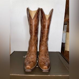 Pair of Ariat boots only worn a handful amount of times